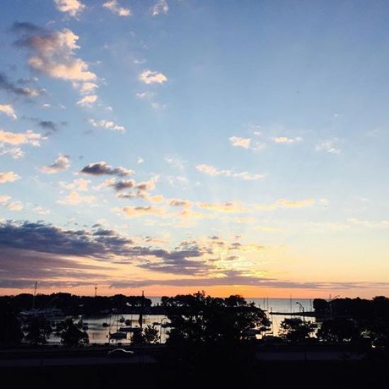 Chicago sunsets.
.
.
.
#chicagosunset #chicagogoldenhour #windycity #windycitylivin #chicagolivin #chicagoliving #chicagogram #chicagoland #chicagolife #chicagonights #chicagoskyline #chicagosummer #chicagosummers #belomntharbor #chicagosailing #chicagoharbors