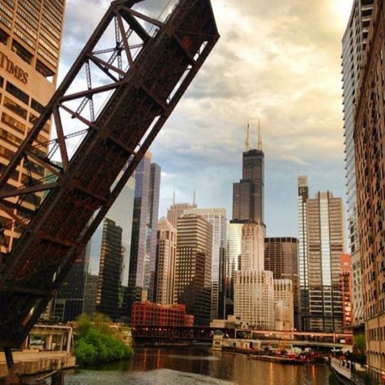 Another #goldenhour in #americasgreatestcity
.
.
.
#chicagosunset #chicagogoldenhour #windycity #windycitylivin #chicagolivin #chicagoliving #chicagogram #chicagoland #chicagolife #chicagonights #chicagoskyline #chicagosummer #chicagosummers #belomntharbor #chicagosailing #chicagoharbors #chiarchitecture #chicagoarchitecture #architecture #skyscrapers #skyscraping_architecture #skyscraperporn