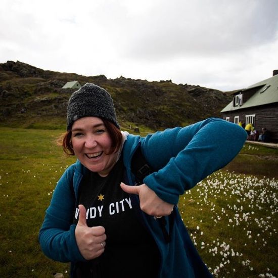 #tbt to that time we spent a day in Iceland’s southern Highlands to hike and explore some of the most amazing waterfalls and volcanoes. Landmannalaugar & its hot spring was an awesome “rest stop”. #superjeep_is #windycitylivin #livebig