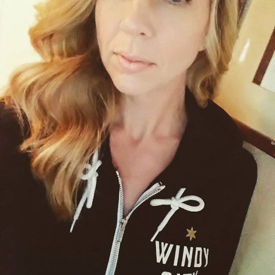 My new fav sweatshirt!
#Windycity #madeinchicago @windycitysc #windycitylivin #livebig #crossfit #windycitycrossfit #gymclothes #sobasic #notbasic #immyownwcw #workingonbasicselfiegame