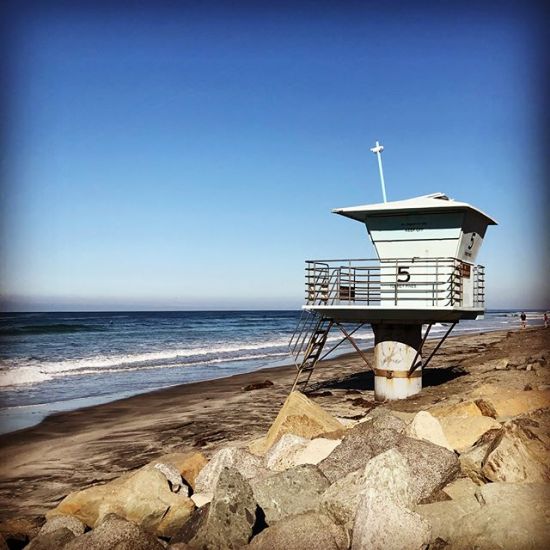 Great start to the day and the #weekend with a hike at Torrey Pines with @mr_peabody_super_flash and @kweeks15 #sandiego #windycitylivin #useyourfitness #sunshinestate