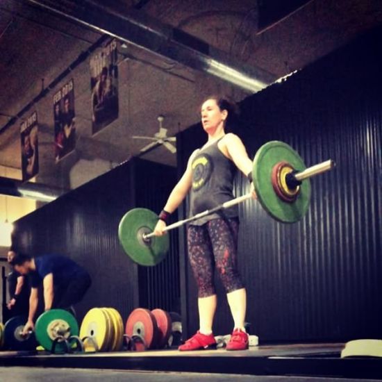 Hang snatch doubles at 80 percent (43 kg) have me feeling strong *and* fast today #girlswholift #strongerthanyesterday #hangsnatch #crossfitmasters #chitown #windycitylivin #valhallaweightlifting #tinyviking