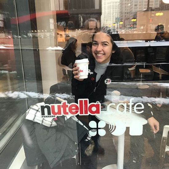 Me having a great time in the Windy City with a Nutella Macchiato to keep warm♥️❄️ #chicago #windycity #windycityblogger #windycityphotos #windycitylivin #nutella #nutellacafe #nutellachicago #foodblogger #foodie #chicagofoodie #chicagofood #miamifoodie #travel