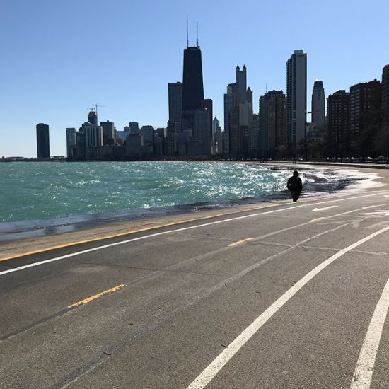 If you go for a run along the lake and don’t take a picture... did you really go for a run along the lake?
.
.
.
When you really don’t want to do anything, get up and do more #chicago #doesthismakemearunner  #livebig #windycitylivin  #butwherearetheweights