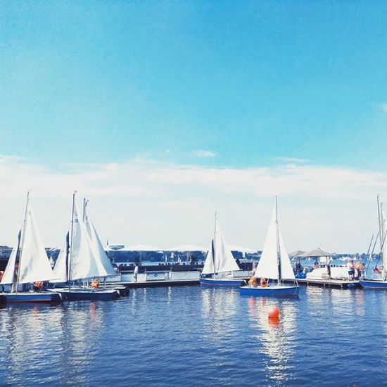 All aboard! #sailaway #windycitylivin #alster #hamburg ⚓️⛵️